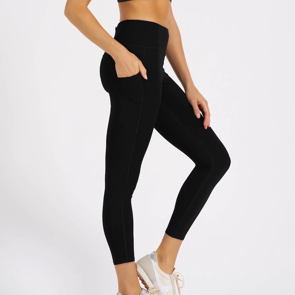 NWT VUORI STRIDE LEGGINGS IN BLACK